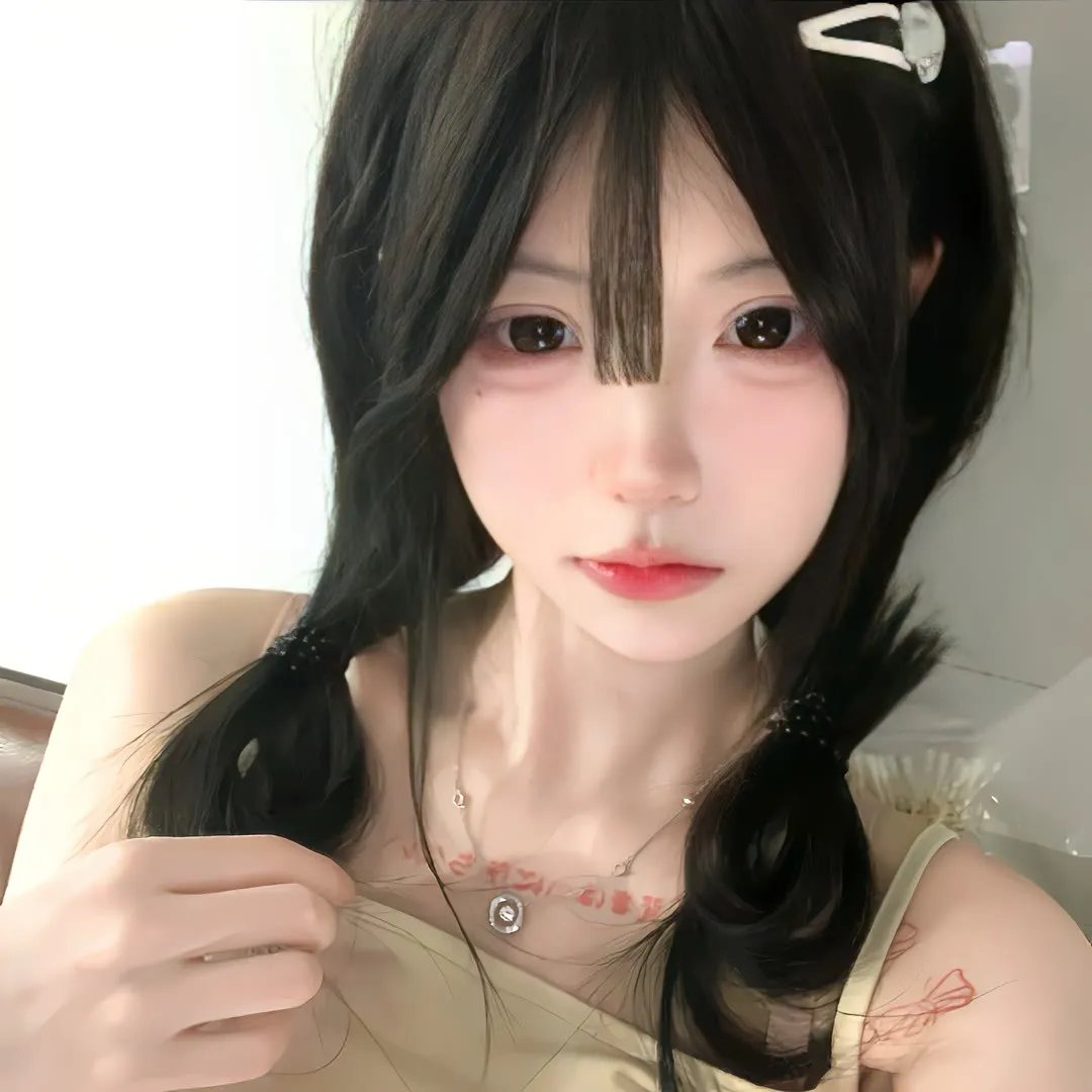 虚拟小姐在看着你